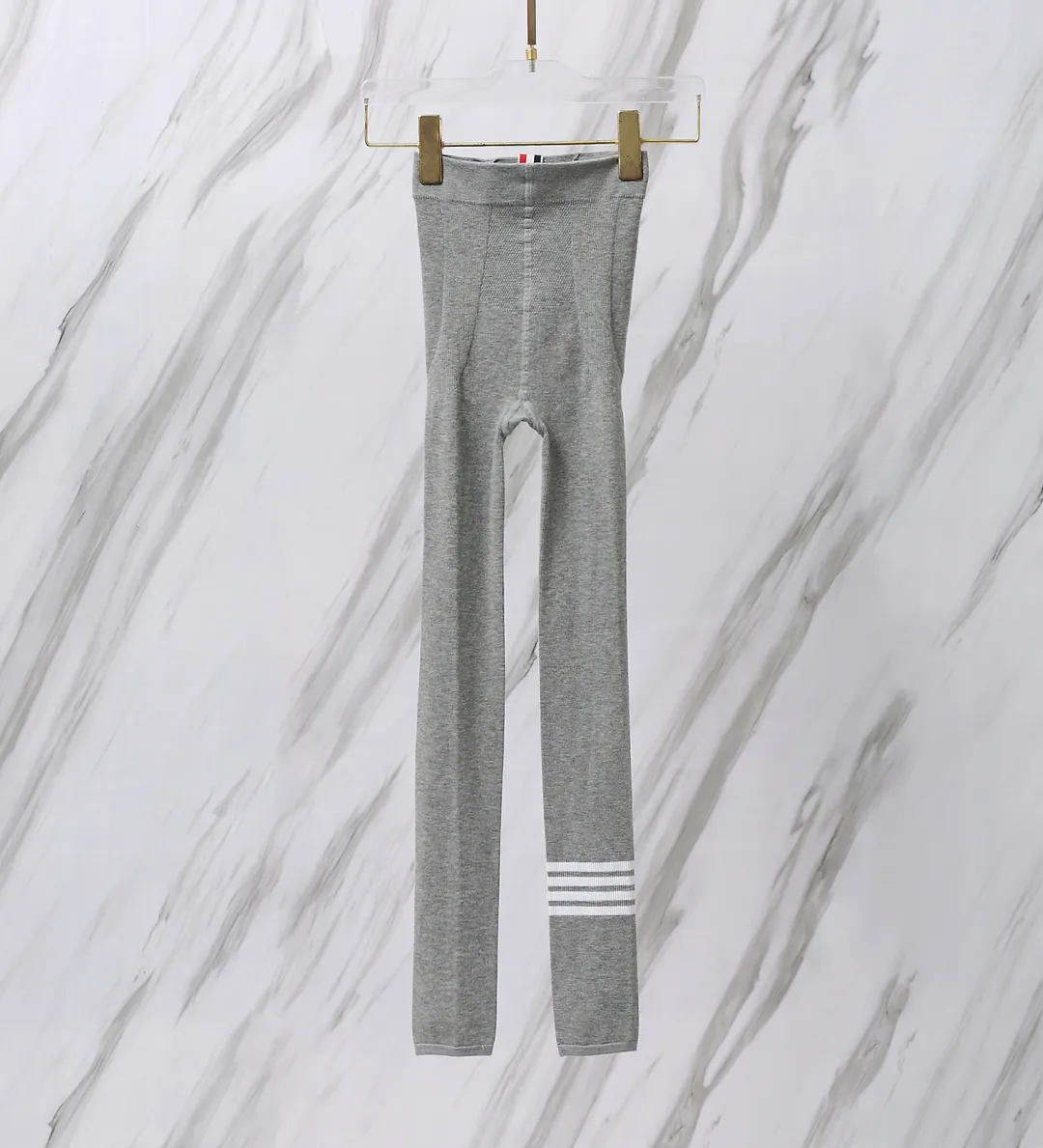 ：S 01 （TBClassic ） THOM BROWNE . .TBClassic TB ：Gray/Dark Gray/Black Size：